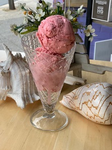 Strawberry Ice-Cream (2 scoops)
